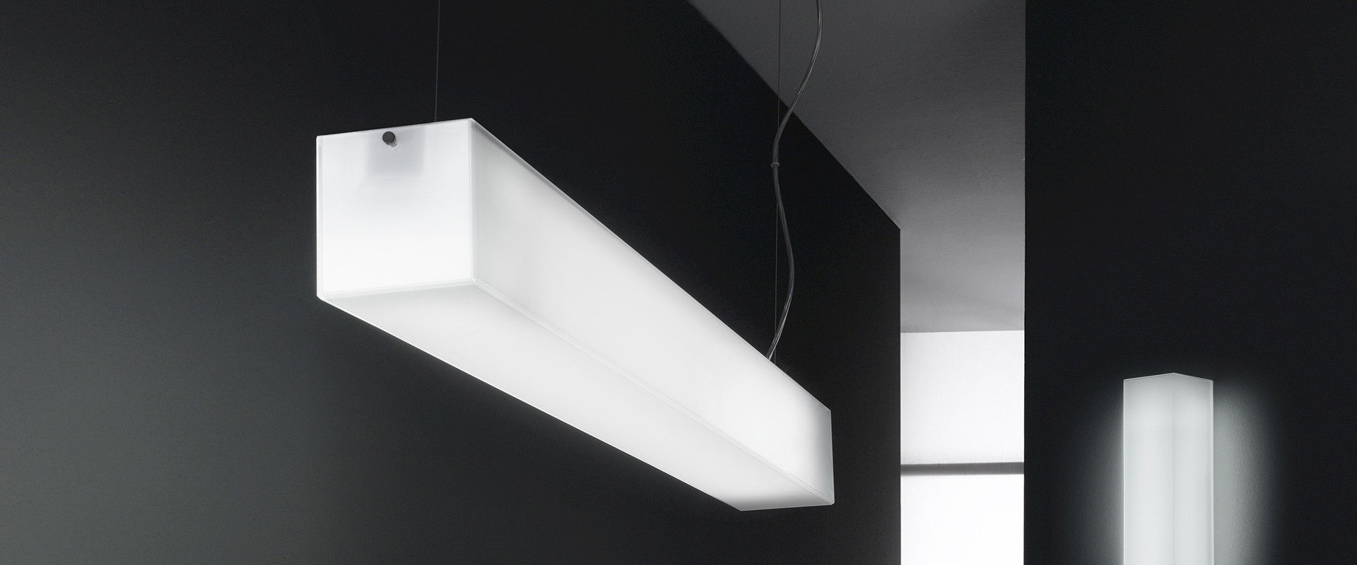 TeamItalia - Compact suspension light