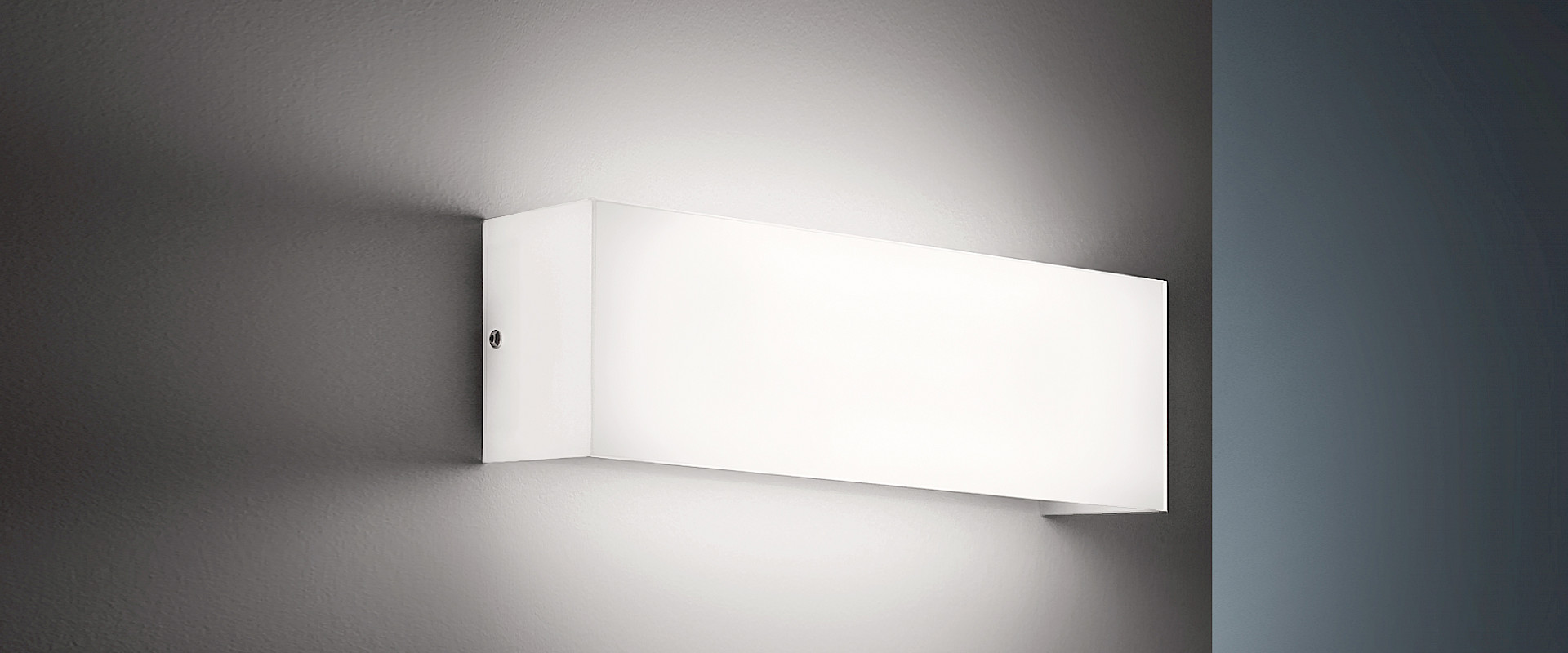 TeamItalia - Compact wall light